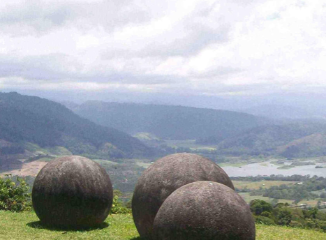 图中是地球上最诡异的地区之一,哥斯达黎加的石球遗址