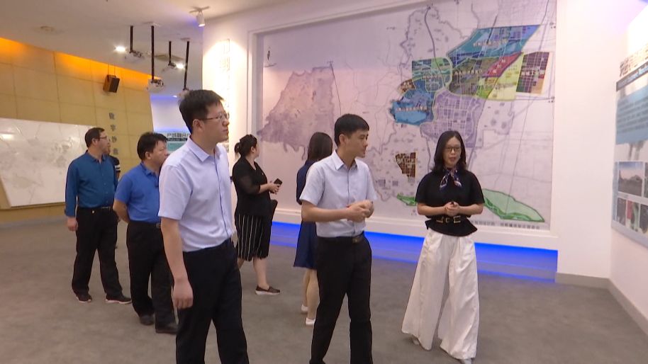 北京市跨区域产业协作中心主任房晓一行到新区考察