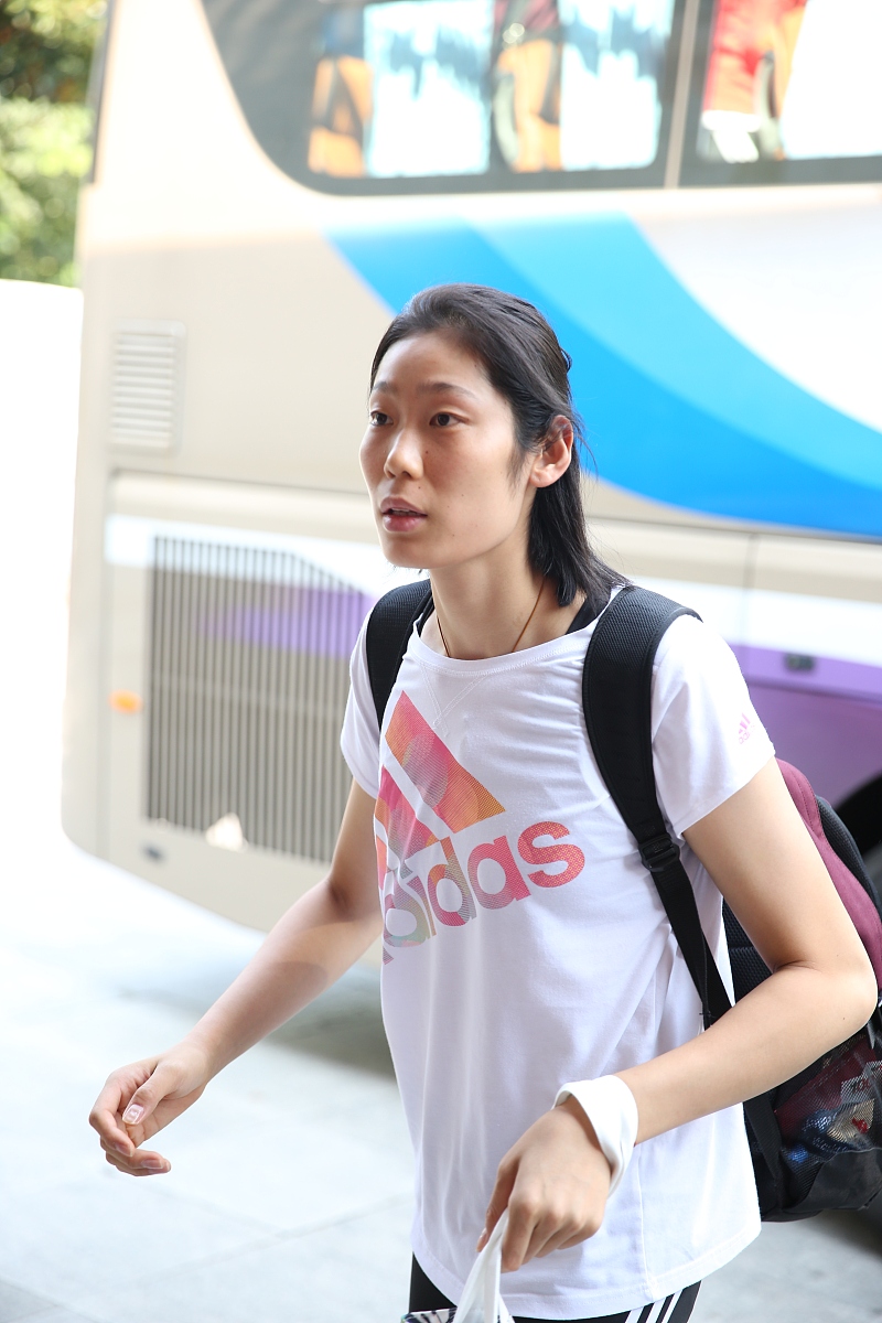 朱婷时隔三年再次穿上2号球衣,这不仅仅是一件球衣的更换,更是中国