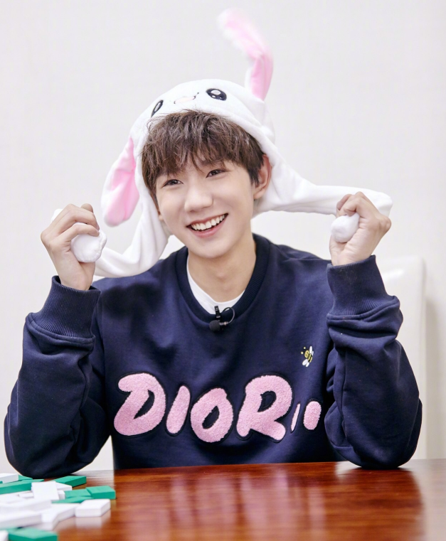 当男星遇上口红,王源直男式拒绝,杨洋性感,看到王嘉尔太真实了