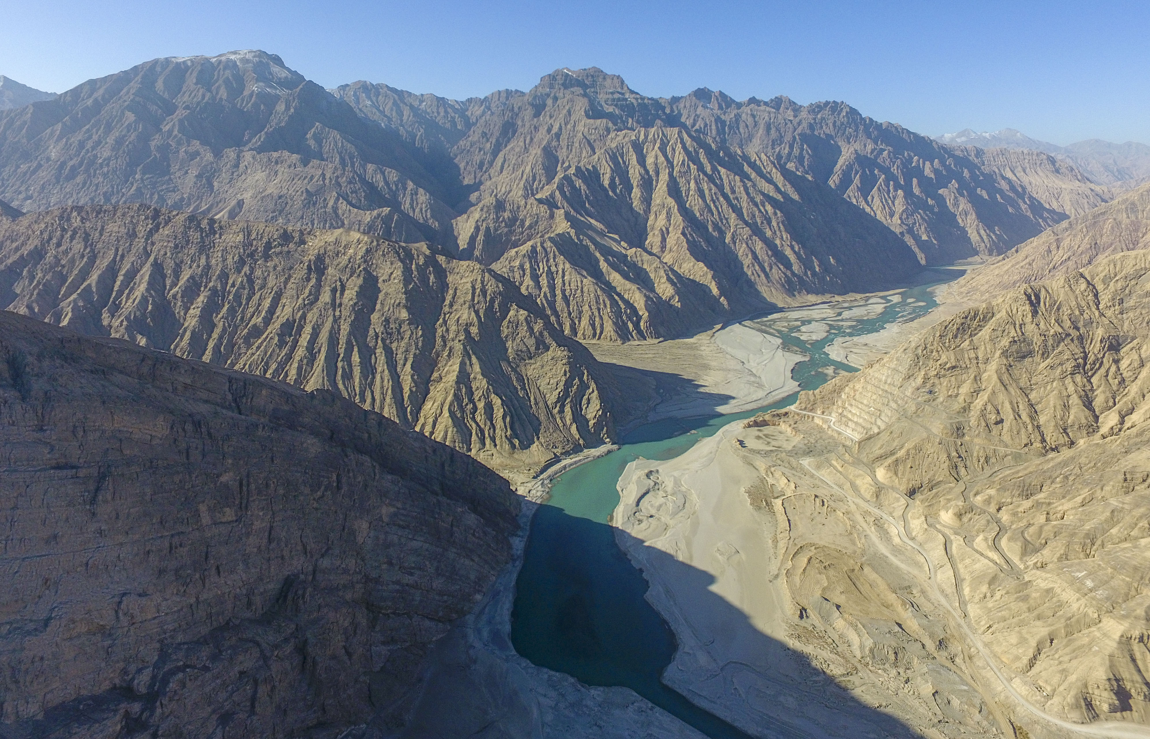 新疆三峡阿尔塔什水利枢纽工程下闸蓄水
