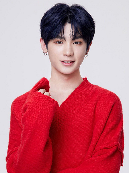 黄明昊最爱惜的六张照片,怪不得,图6真的是帅到模糊了!