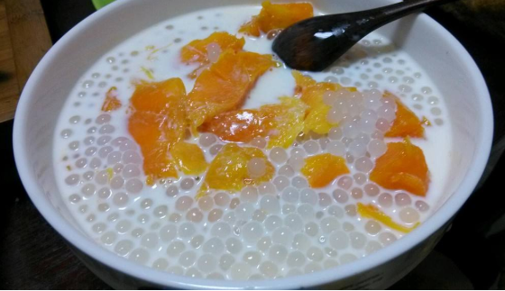 它叫做米树,长得却像椰树,一棵产数百斤"大米",做甜品贼好吃