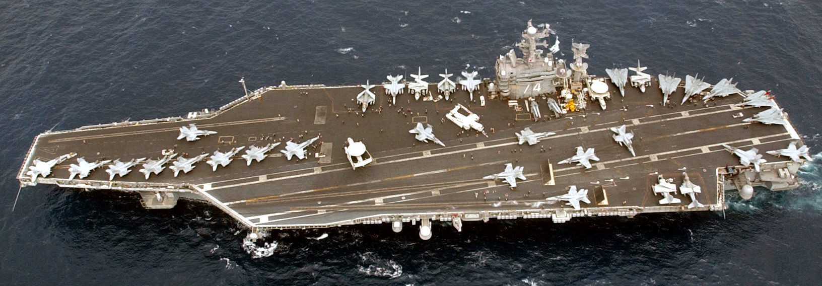 美国海军斯坦尼斯号航空母舰高清图