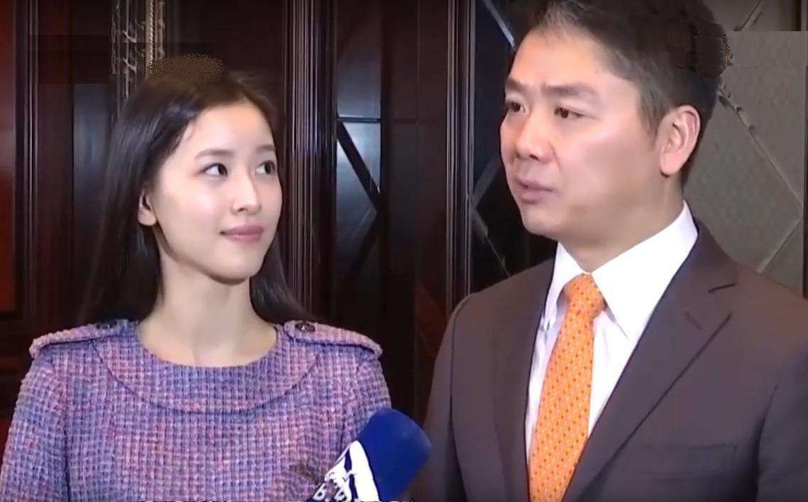 奶茶妹妹发文引猜疑,疑似回应刘强东一事惹争议,其父