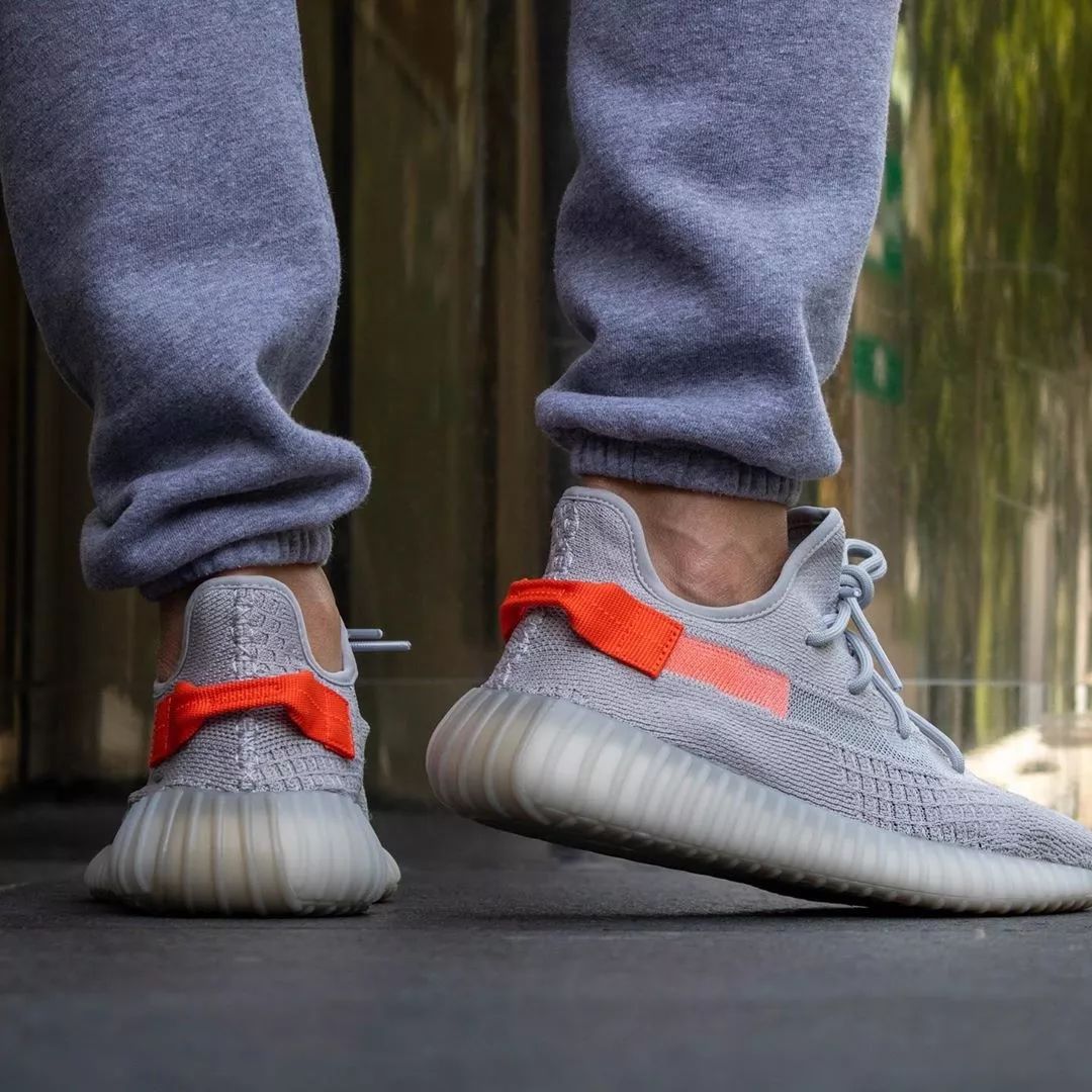 yeezy350第三代灰橙配色来袭,adidas经典跑鞋时隔40年回归!