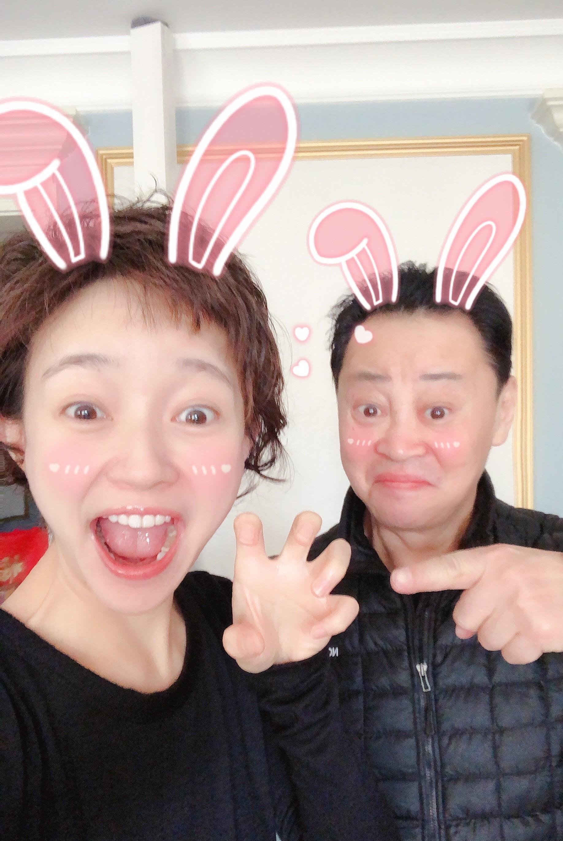 大宝焦俊艳晒合照,"淤泥父女"素颜搞怪卖萌,女儿果然像爸爸