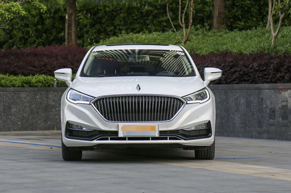 空间不用质疑,挺好的,坐起来空间绝对的够用