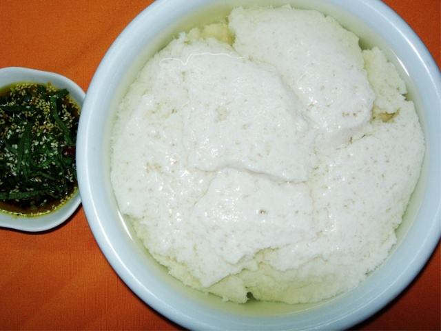 富顺豆花是一道四川的地方特色小吃,加上美味的蘸水,简直绝了