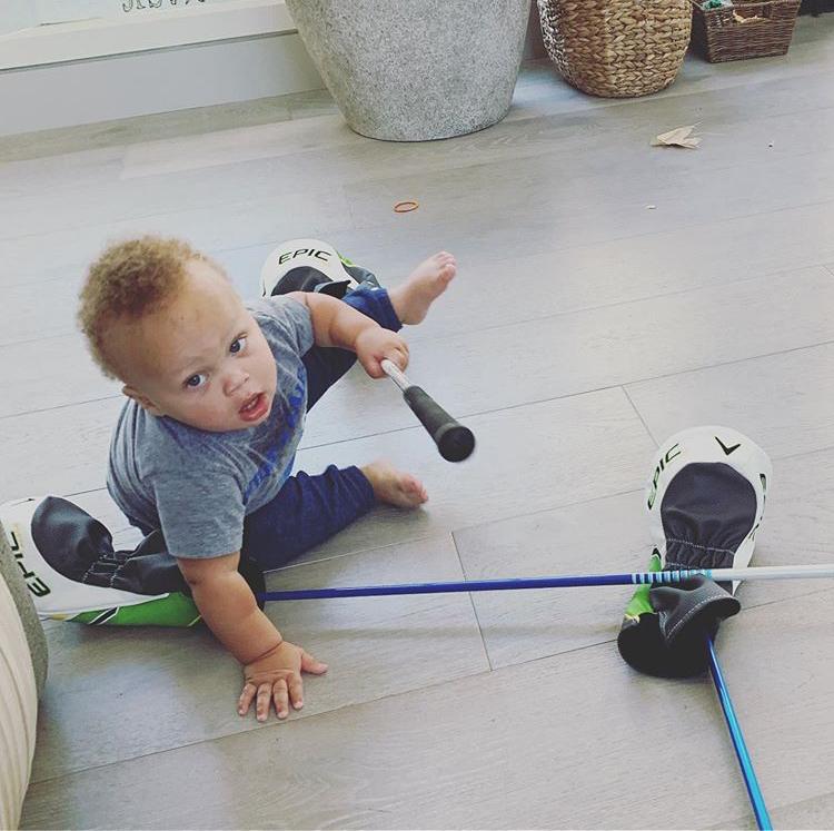 逗比!库里儿子卡农1周岁生日傻库唱生日歌 儿子一脸嫌弃连连摆手