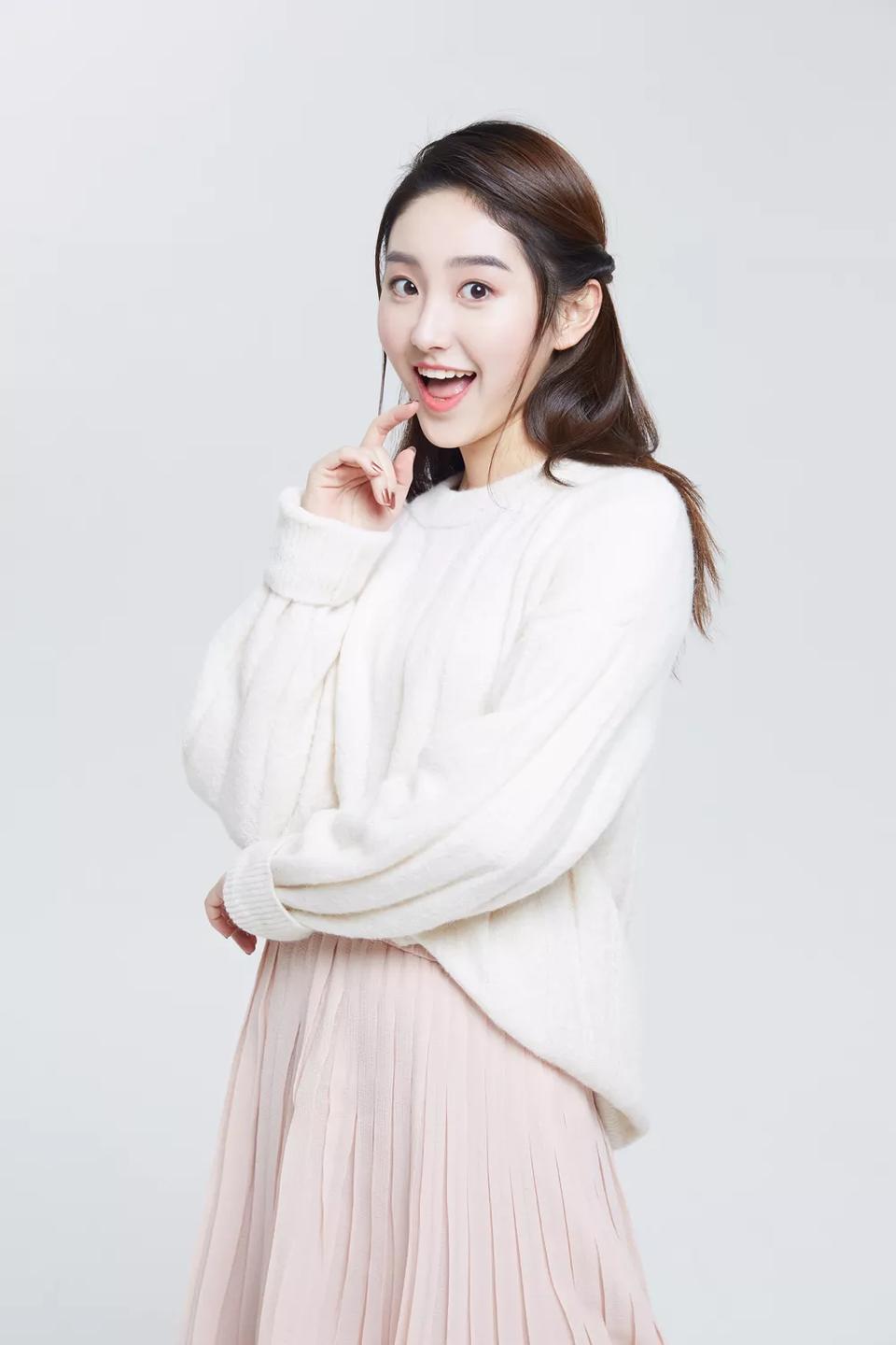 爱疯爱闹的西瓜妹严尚嘉美的像仙女一样!