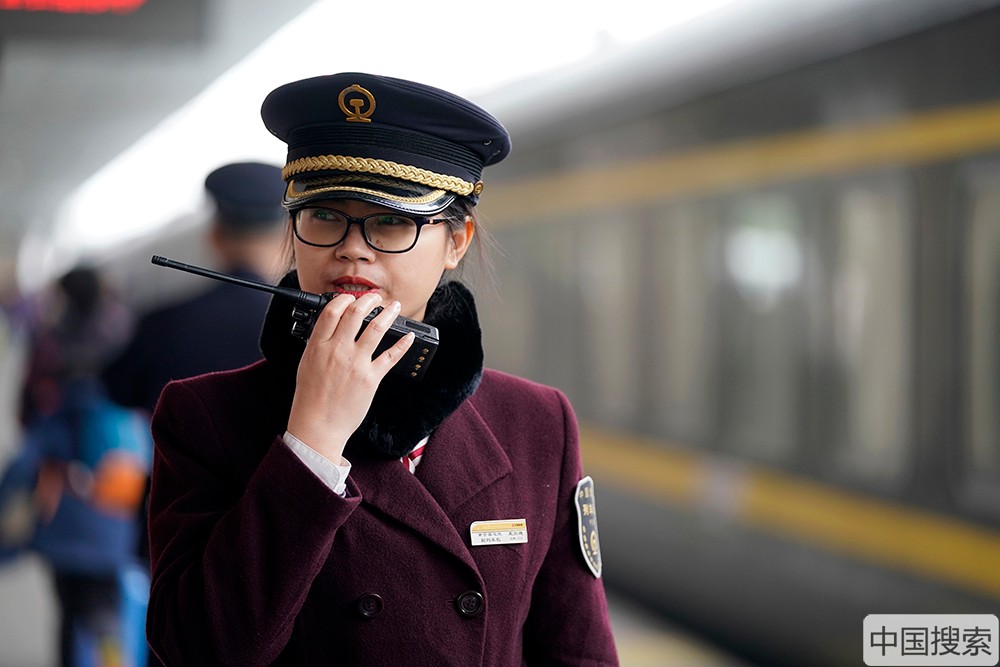是中国铁路南宁局集团公司南宁客运段北京二队目前唯一一位女性列车长