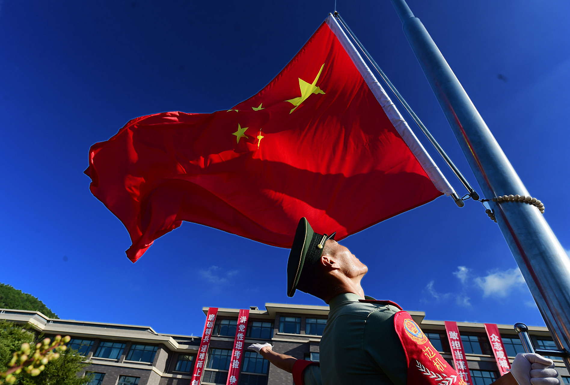 经济的下降虽然令人忧虑,然而,更令人胆战心惊的是整