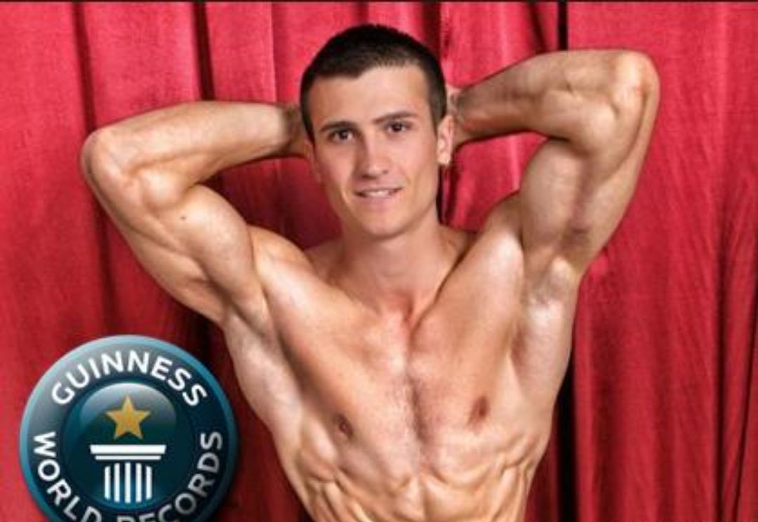 现在世界上引体向上吉尼斯纪录是多少