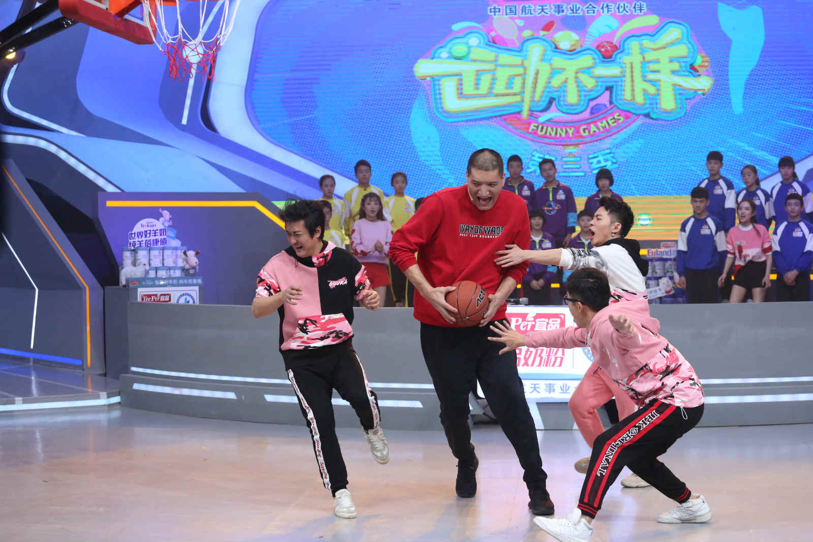 巴特尔《运动不一样3》化身"温柔巨人"