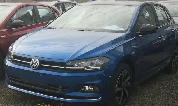 全新2019款大众polo海外现身!蓝色车身比较罕见 113马力油耗5.5l