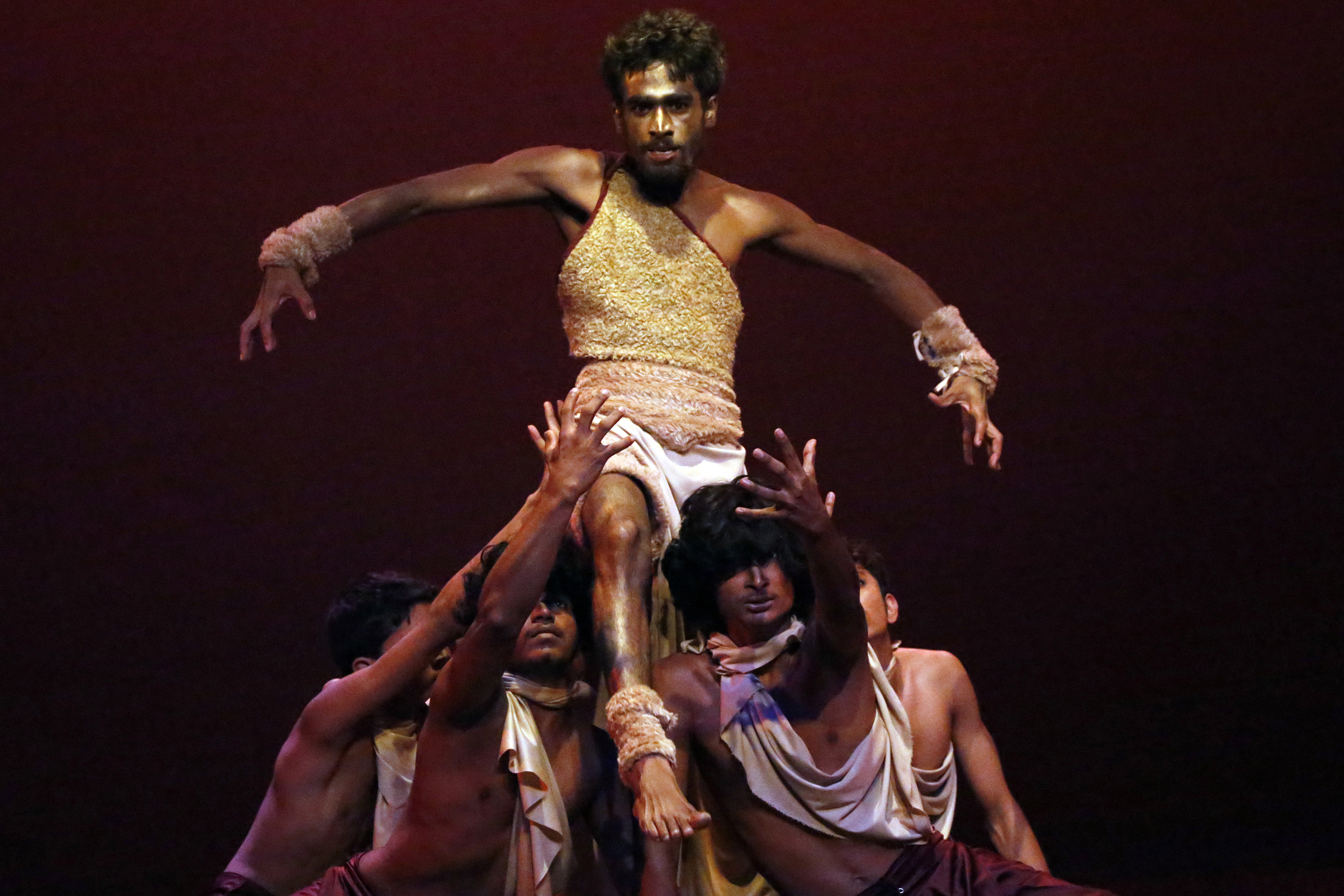 现代芭蕾舞剧"狮子"在科伦坡上演(3)