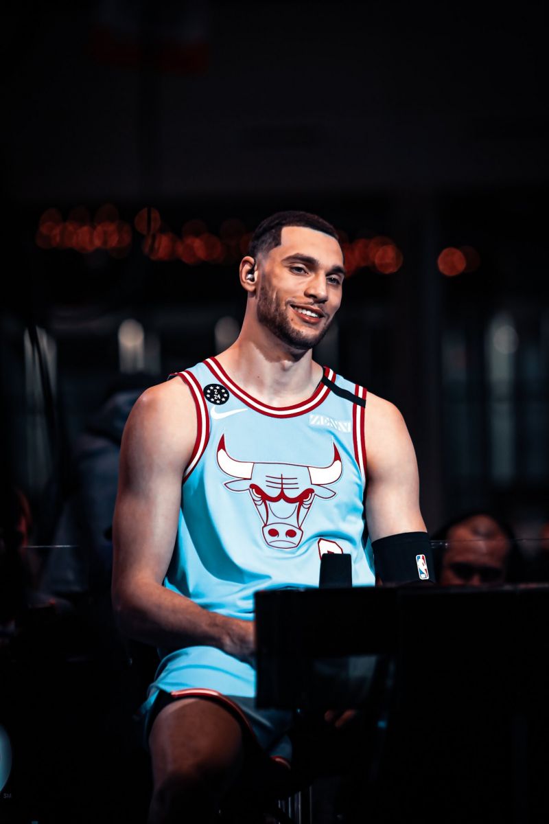 公牛官方晒拉文定妆照:准备好今晚在主场大秀一场