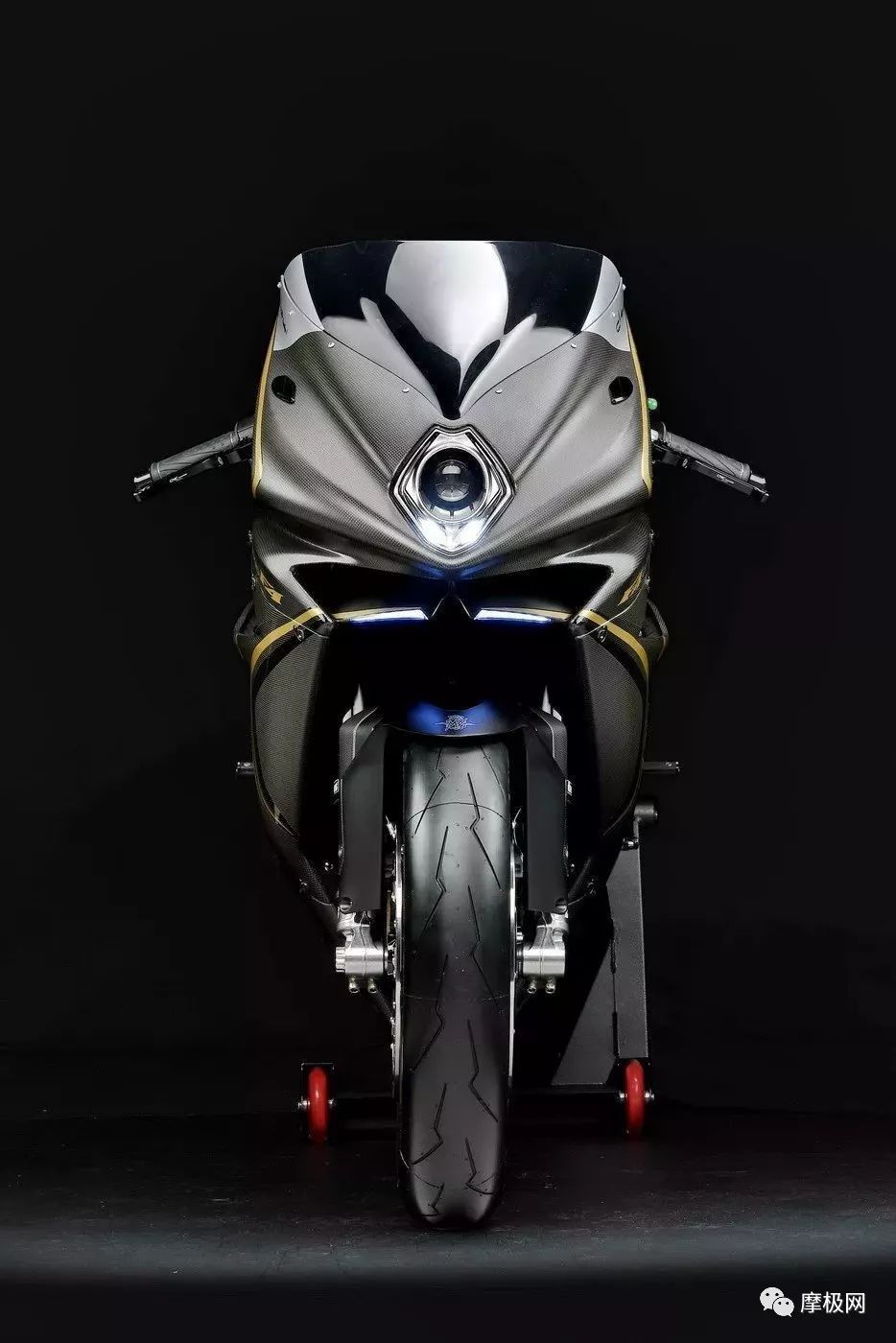 为纪念已故主席推出的2019 mv agusta f4 claudio限量版