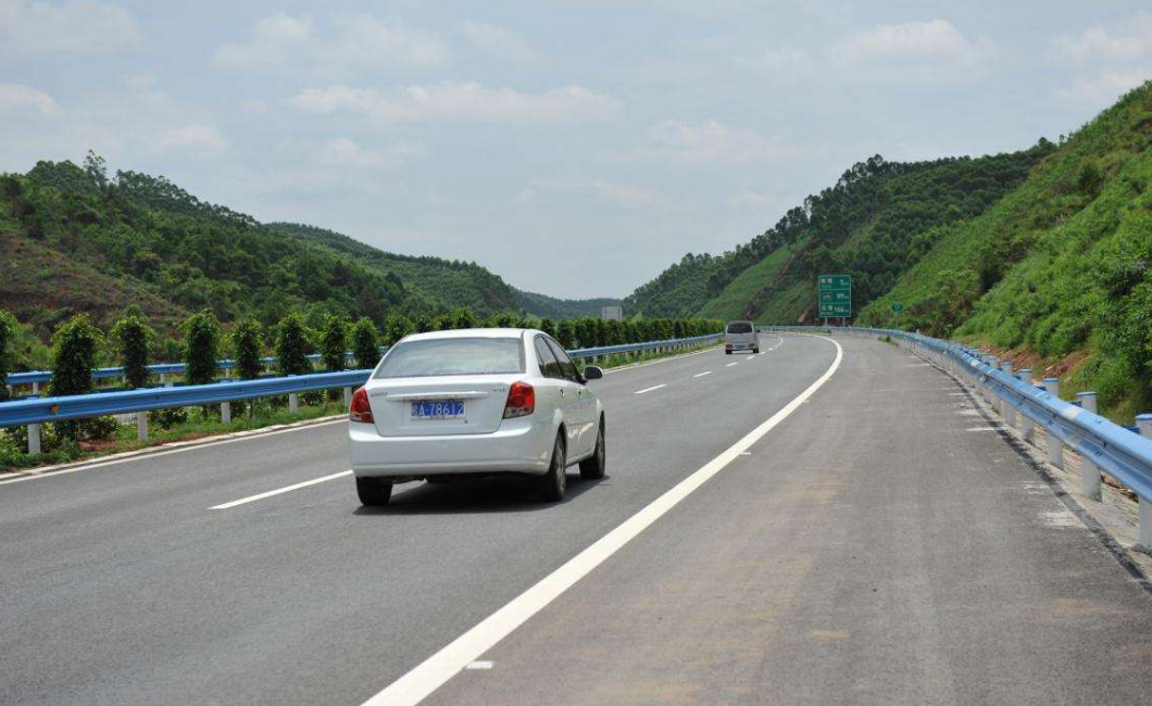 高速路开车风景图片图片