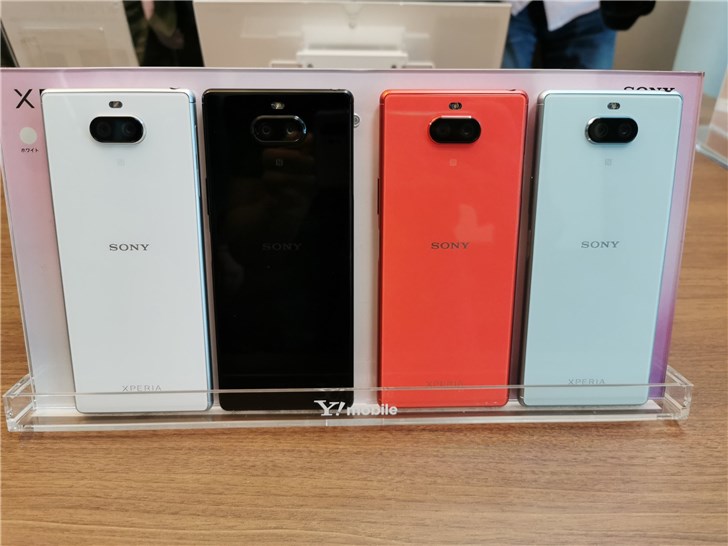 索尼xperia 8真机实拍图:黑白橘青四种配色