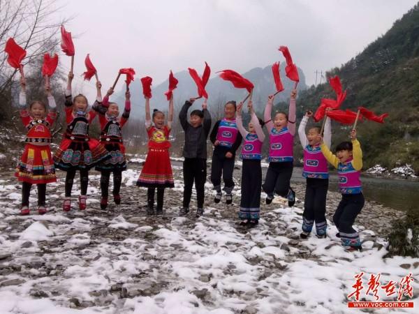 "咚哒,咚哒,咚咚咚哒",一阵阵铿锵有力的鼓声在湘西矮寨镇坪朗村上空