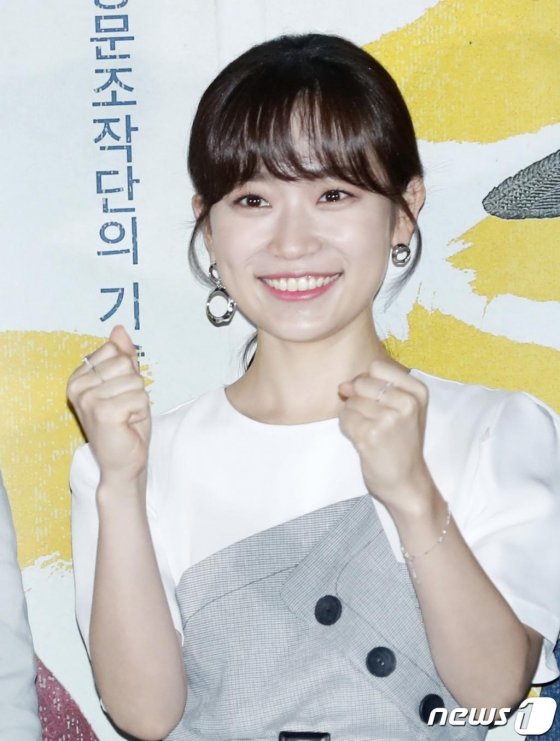 安宰贤剧中合作女演员金瑟祺被牵连 否认二人绯闻