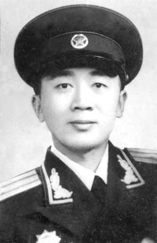 他是红军营长,靠着一本自己写的"花名册",被任命为中将师长
