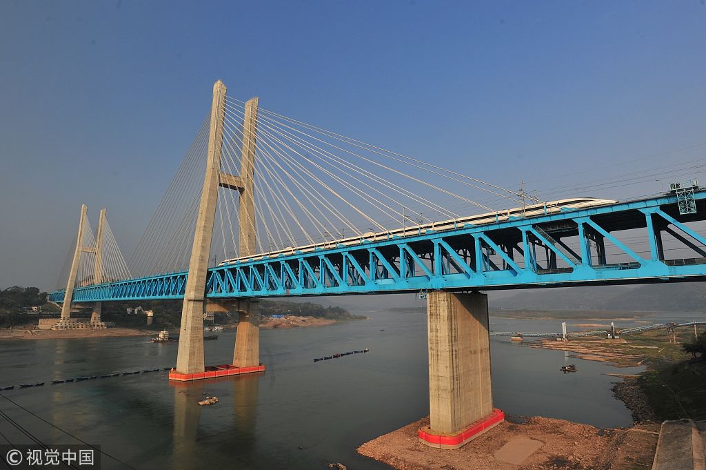 世界首座双层六线钢桁梁铁路斜拉桥在重庆落成