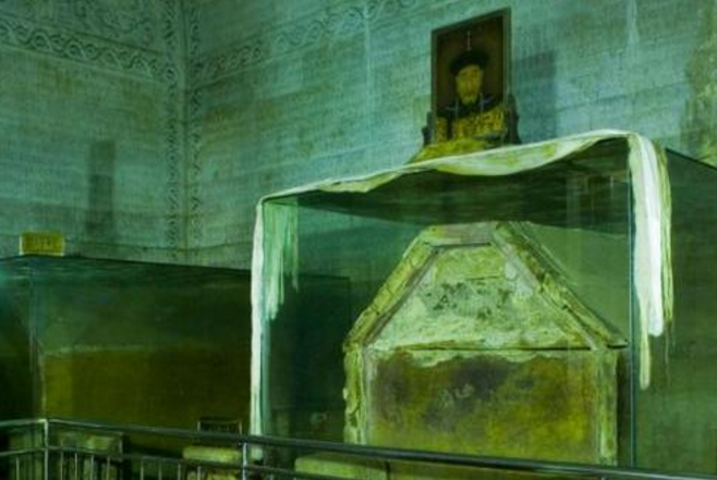 乾隆皇帝的墓图片