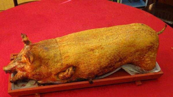 均安蒸猪是广东省传统的地方名菜,酥脆美味