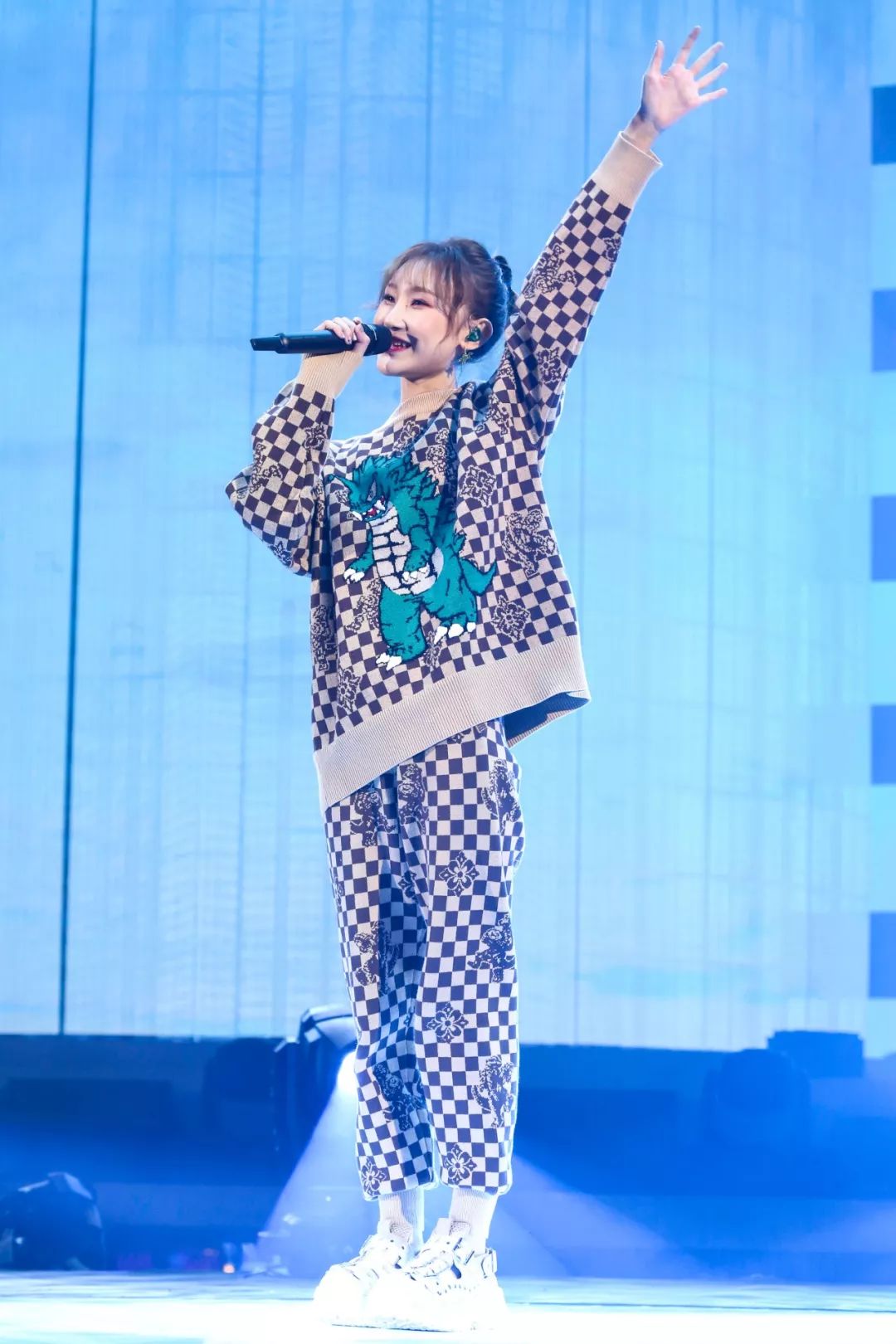 又双叒叕获奖!陈雪凝斩获腾讯年度最佳新人及年度金曲两项大奖