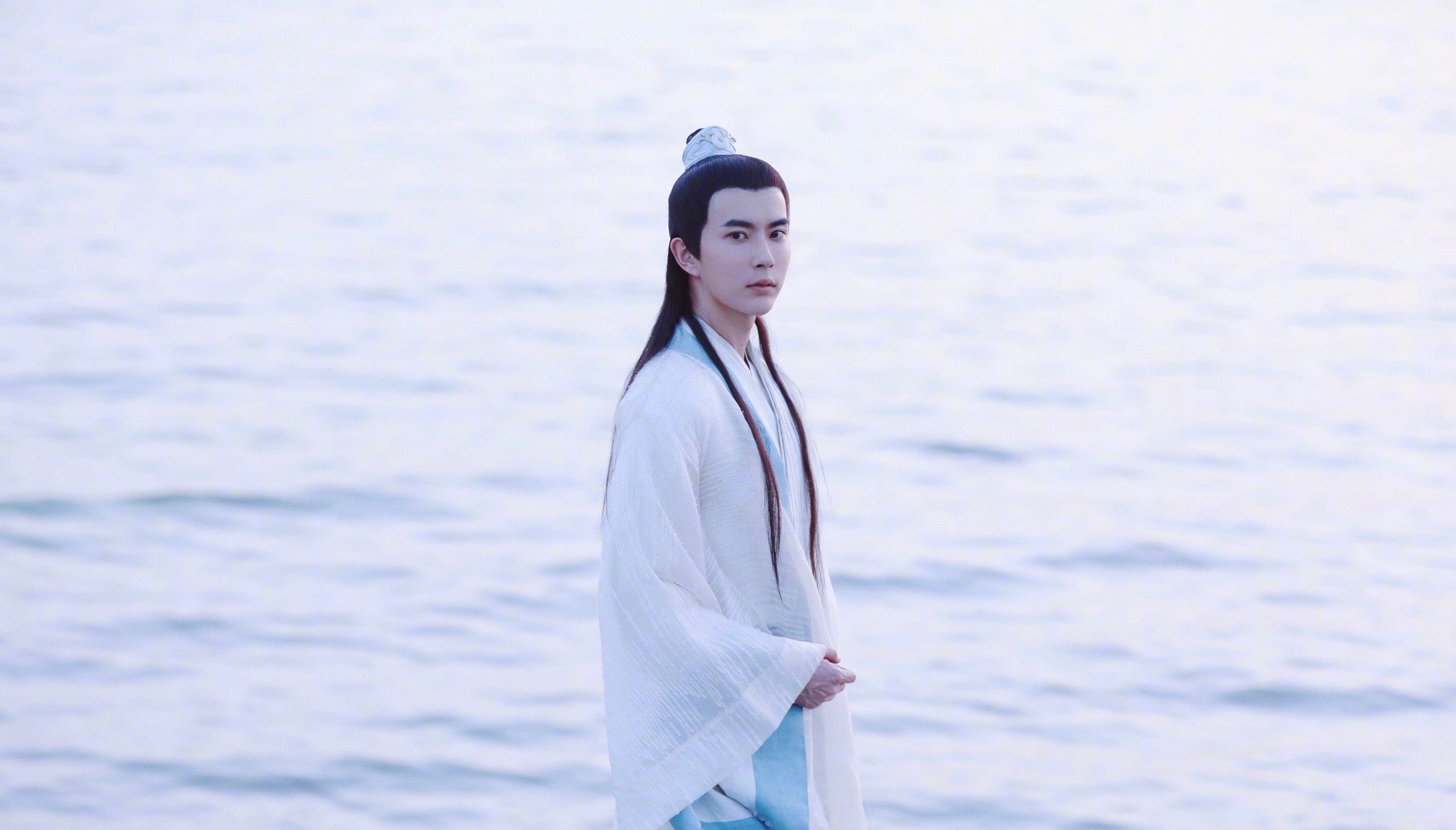 古装美男子你喜欢更哪个?任嘉伦的许宣,还是他演的许仙