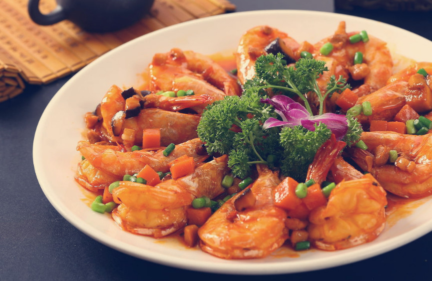 红烧大虾是山东胶东风味名菜,属于鲁菜系.