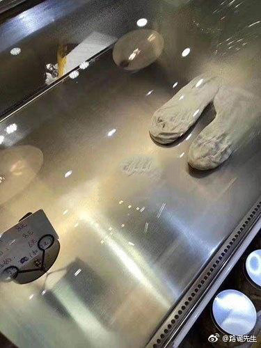 网曝蛋糕店保温箱烤袜子