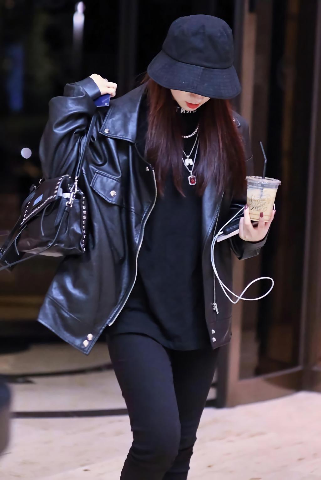 孟美岐私服造型盘点 穿搭简约却时尚感满满