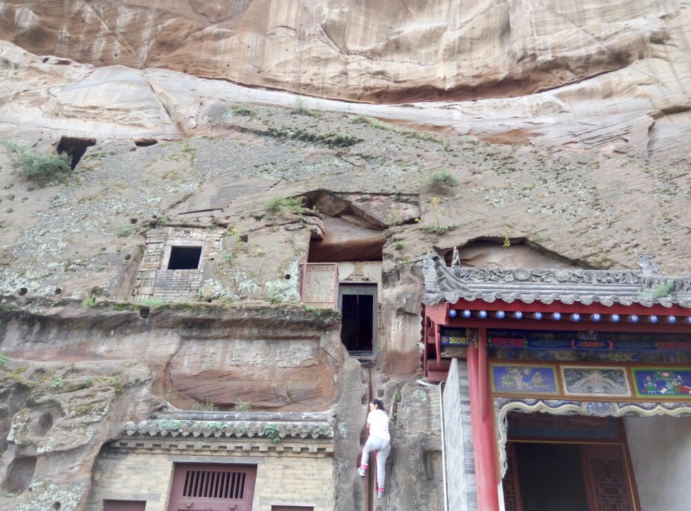 陕西最大的石窟群,内有一座大佛是关中地区规模最大,就在咸阳