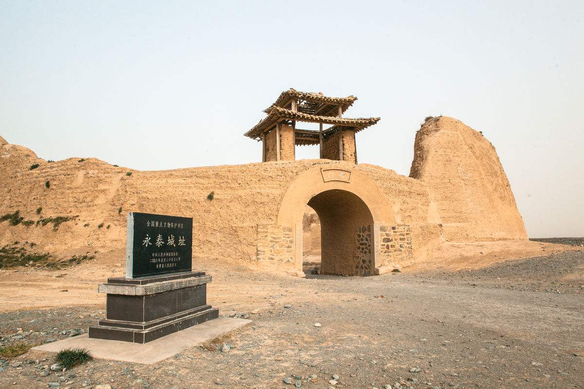 屹立在戈壁滩上的"龟城",荒凉又不失岁月的厚重