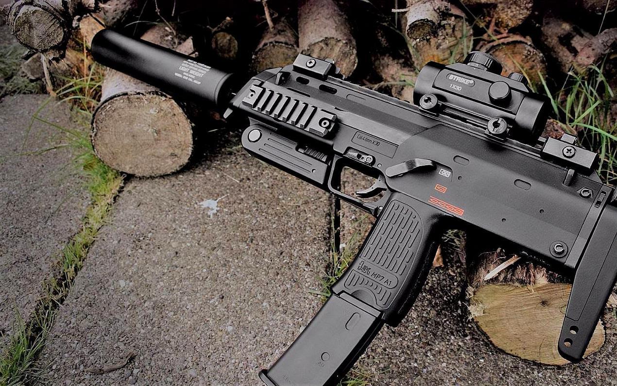 图注为:mp7冲锋枪.