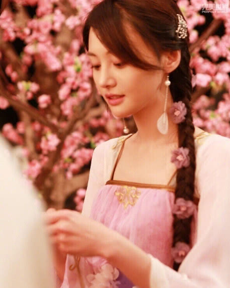 取出假体的郑爽重归颜值巅峰,都敢咧开嘴笑了