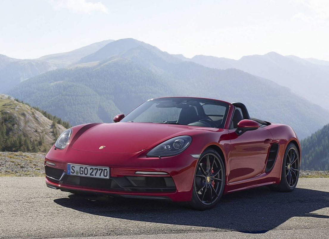 这车在前脸上做了不少功夫,感觉这车外观看着比其它