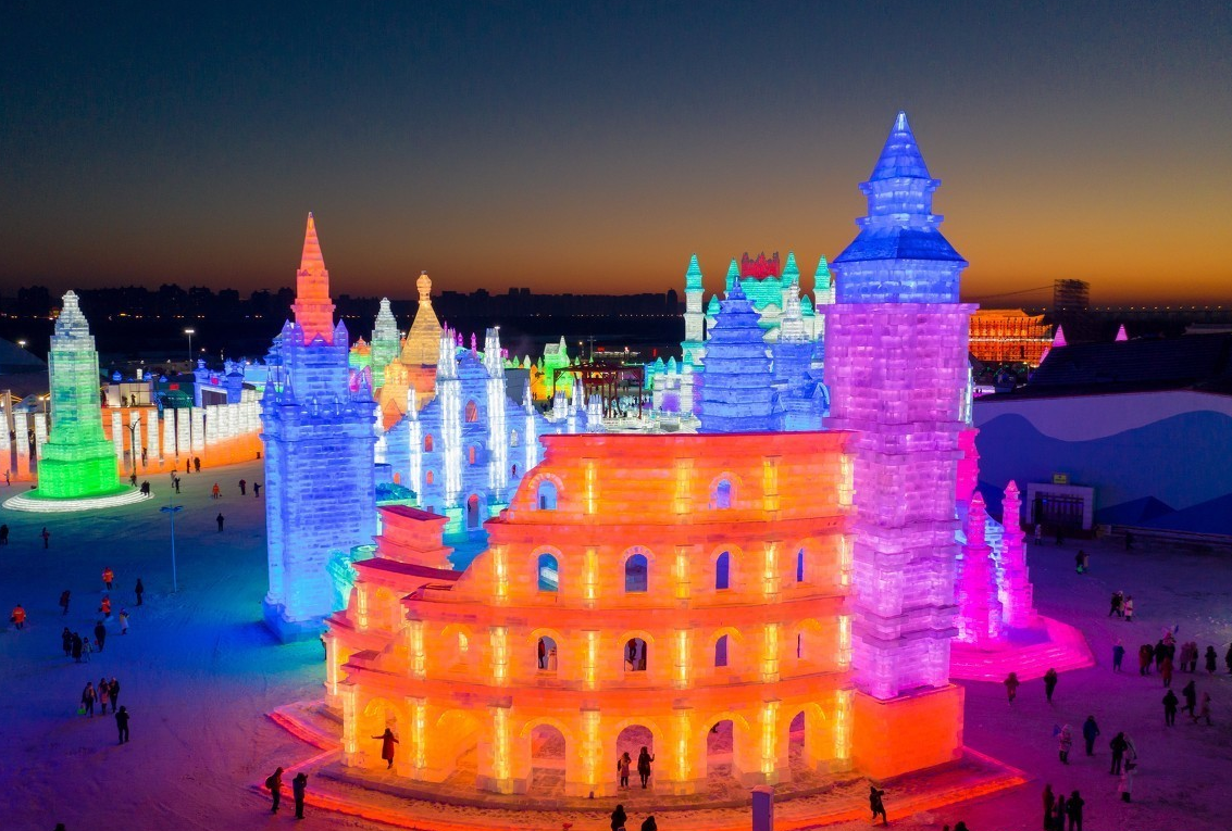 聚焦:哈尔滨冰雪大世界美丽的夜景