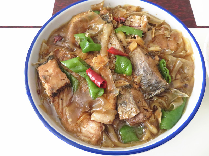 2,鲤鱼炖粉皮