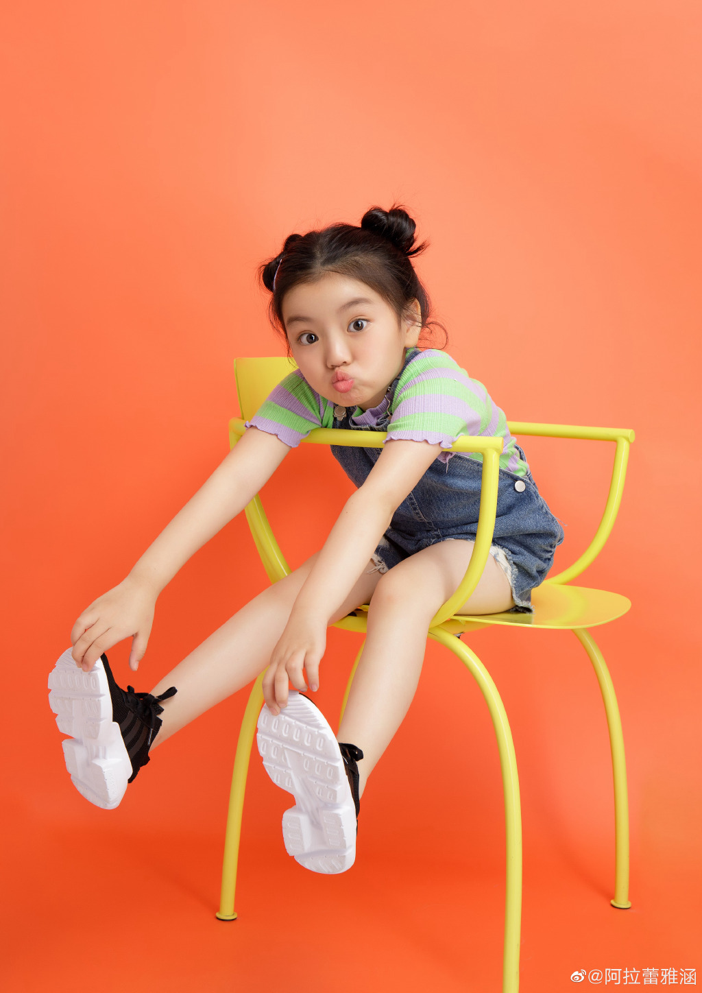 阿拉蕾7岁生日晒写真,越长越可人,被美到了却又舍不得你长大