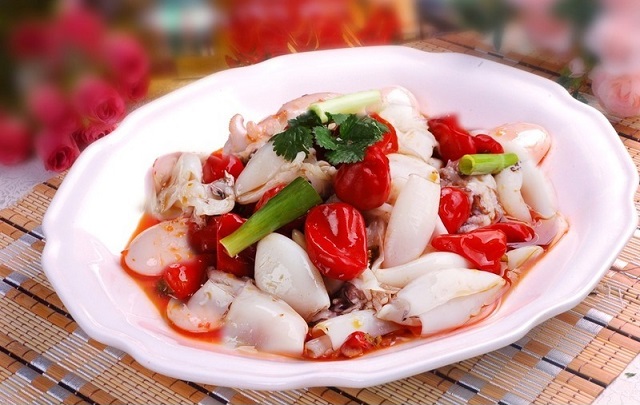 泡椒墨鱼仔,酸辣的美味