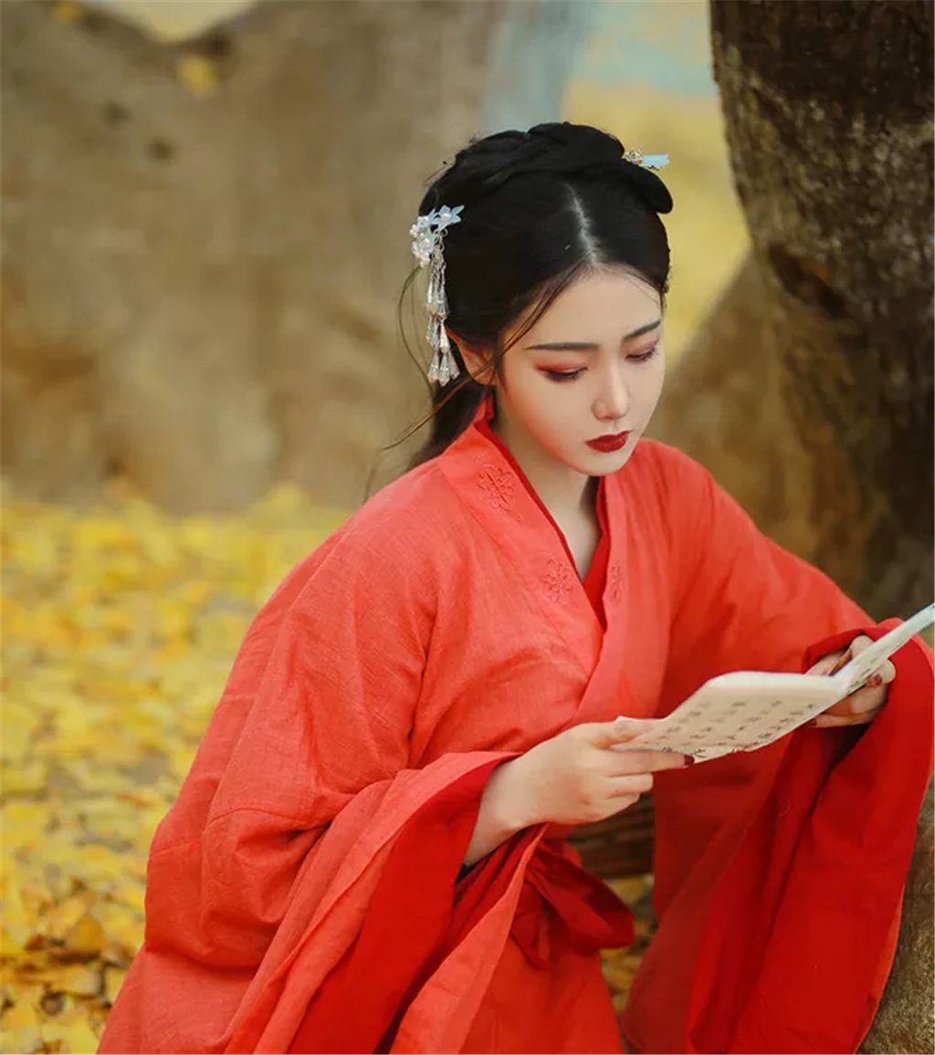 佛系女配为救男主命丧黄泉,再睁眼,成了男主的有孕宠妻,穿书文