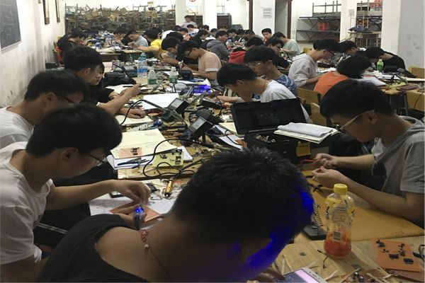 江西工程學院榮獲江西電子設計大賽團體總分第一