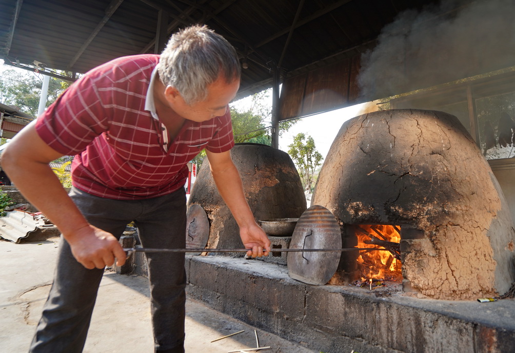 一炉要六捆柴才能烧热.每捆柴3元钱买的,一炉可以烤八只.