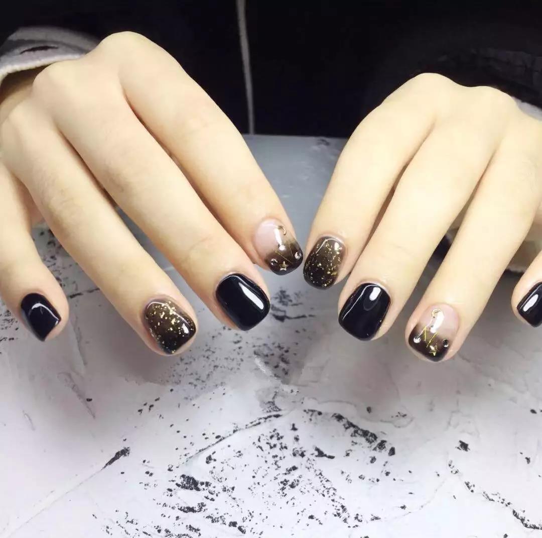 又酷又甜的黑色美甲图案,还不赶快收藏起来!
