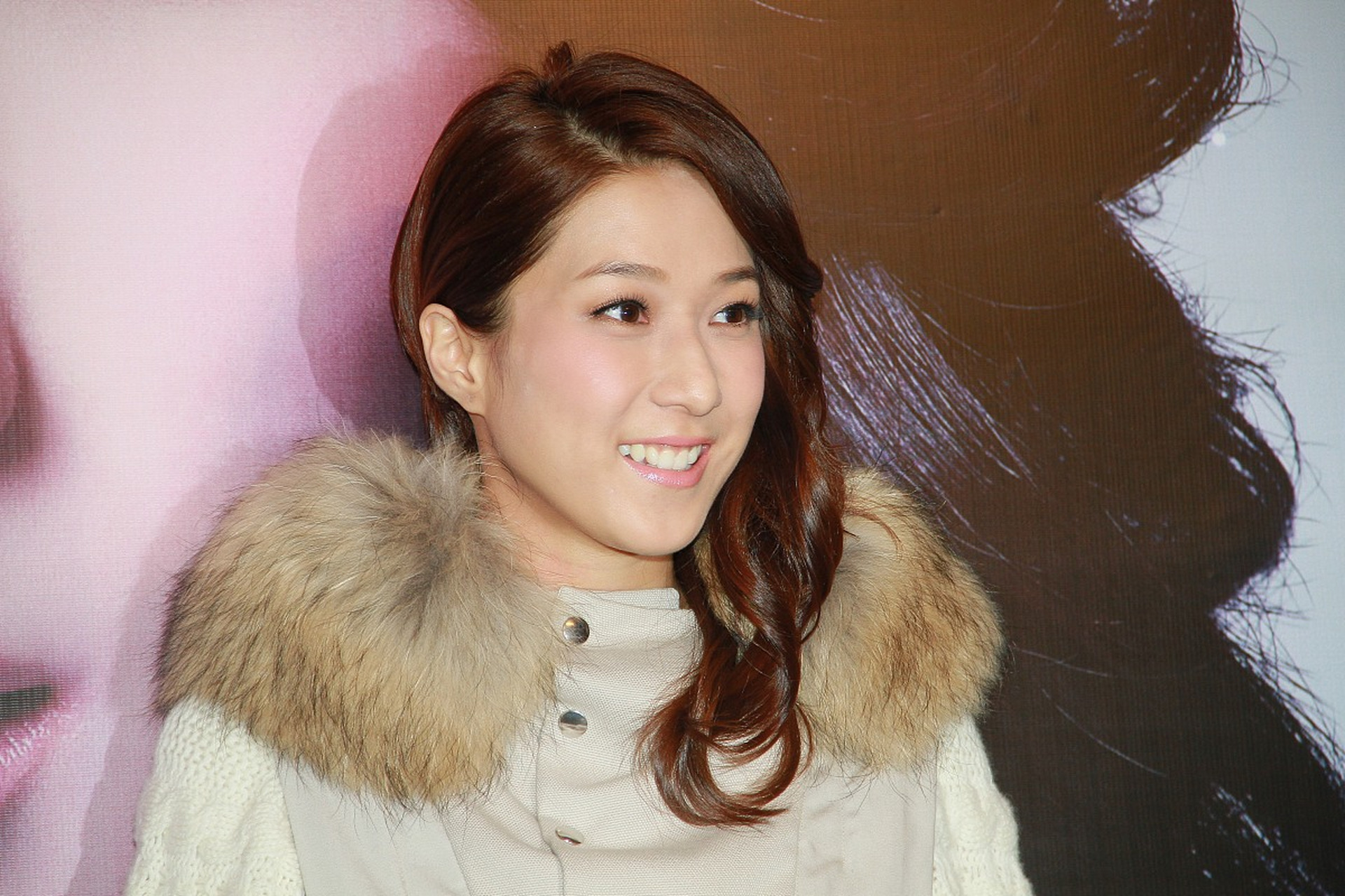 钟嘉欣久违地回到香港,不是为了娱乐而是为了工作.